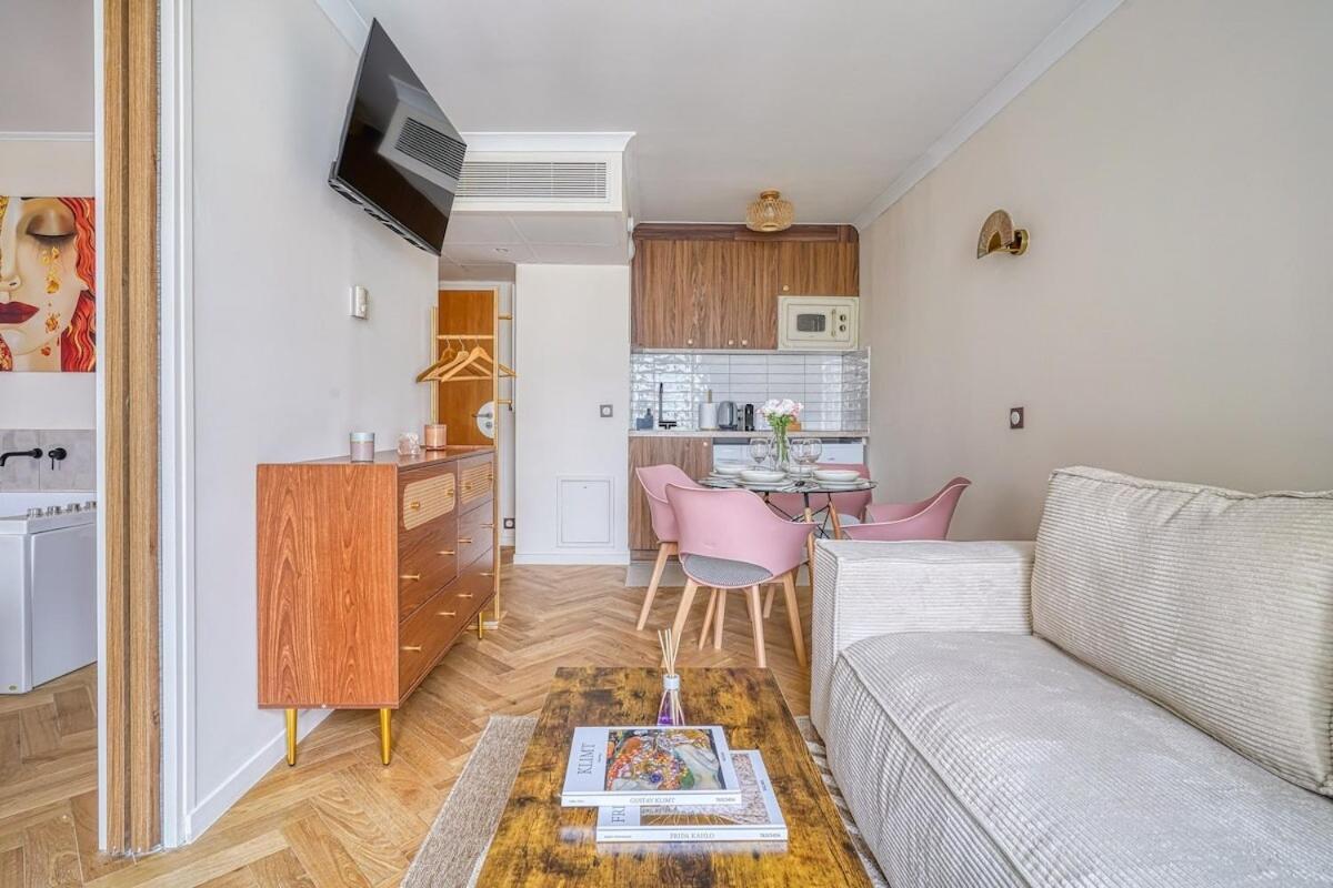 קורבוו Inn Place To Be Paris La Defense מראה חיצוני תמונה
